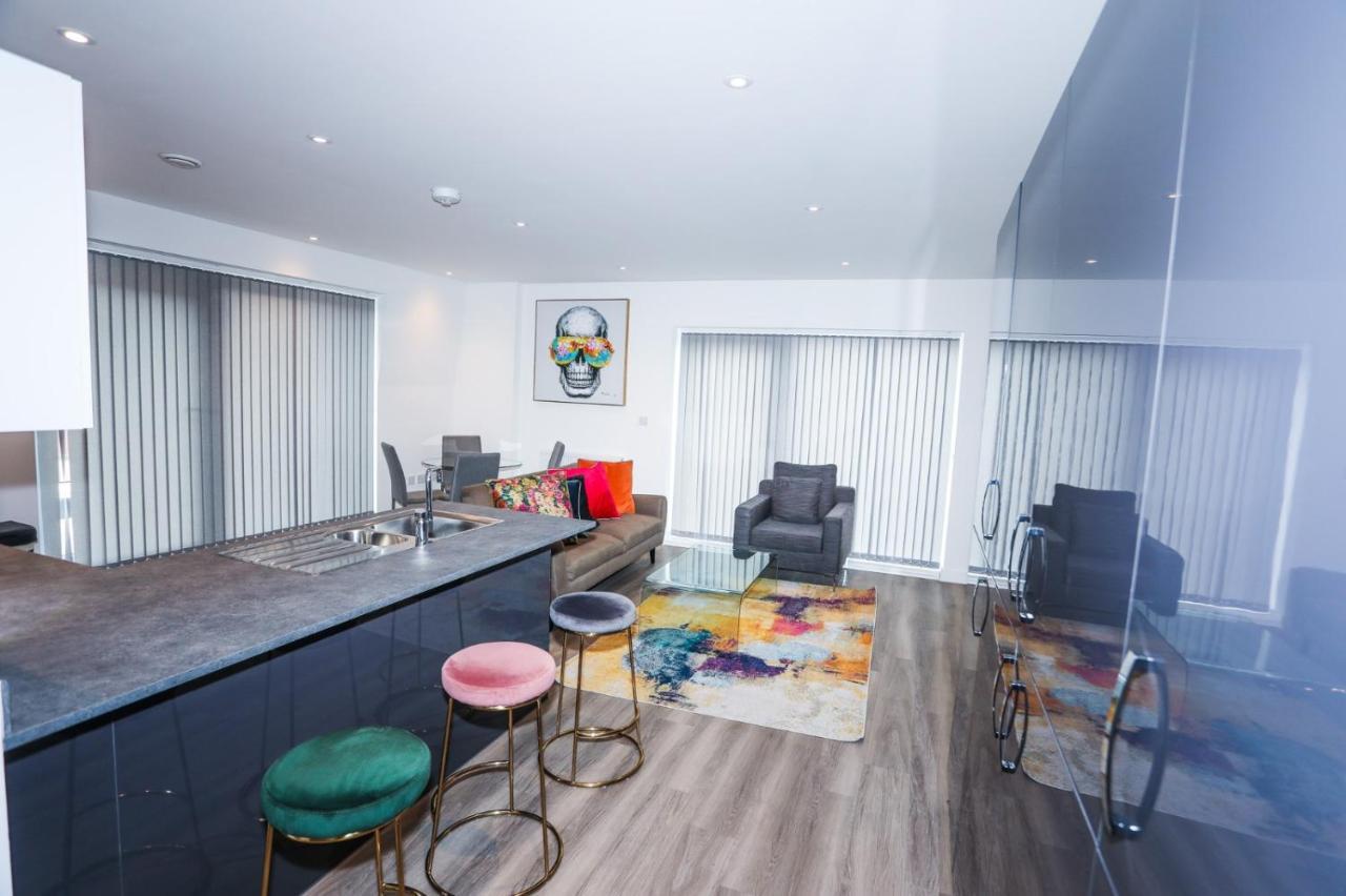 Lovely 2 Bed Apartment With Parking London Bagian luar foto