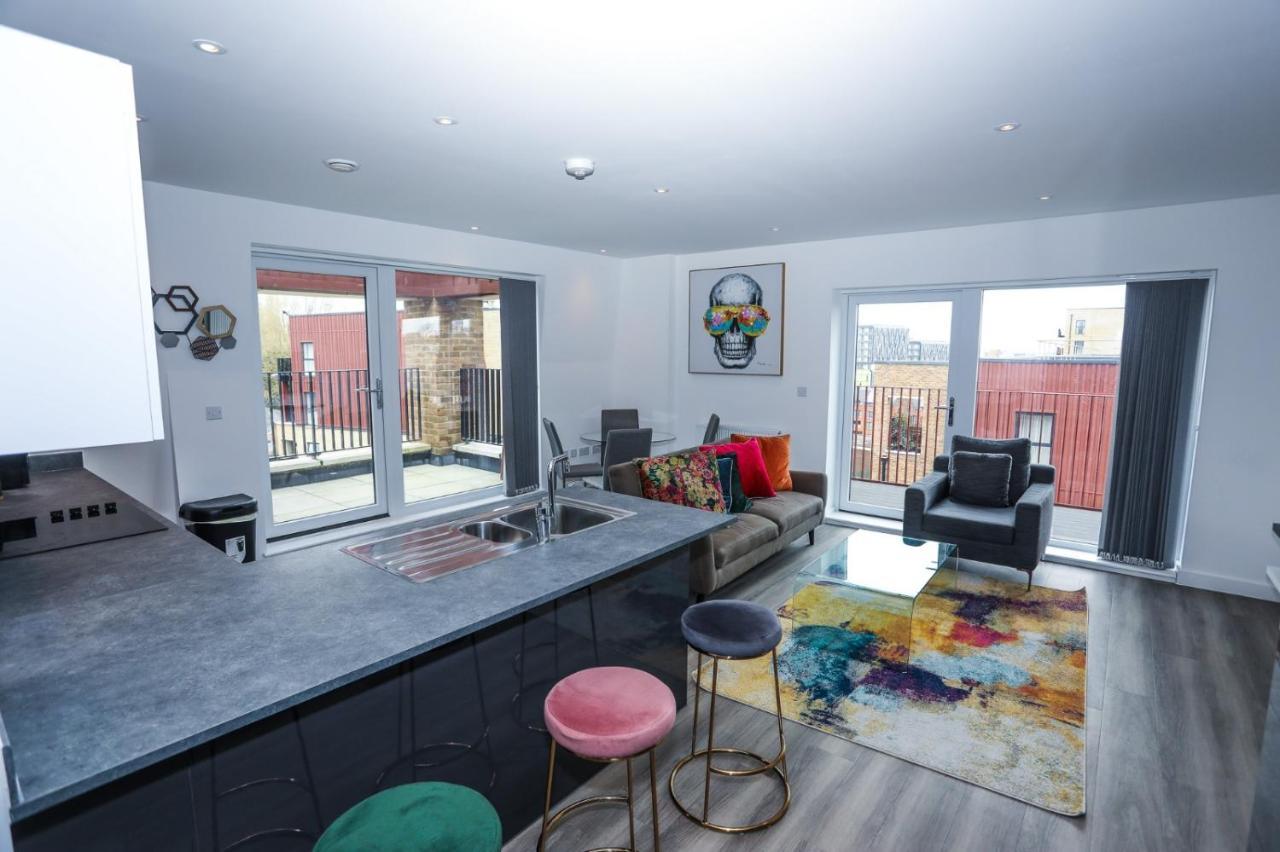 Lovely 2 Bed Apartment With Parking London Bagian luar foto