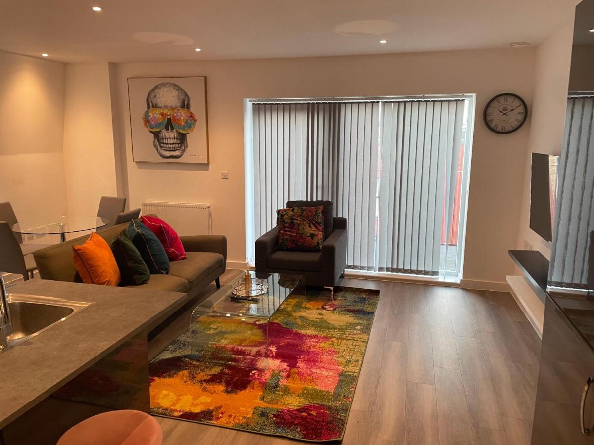 Lovely 2 Bed Apartment With Parking London Bagian luar foto