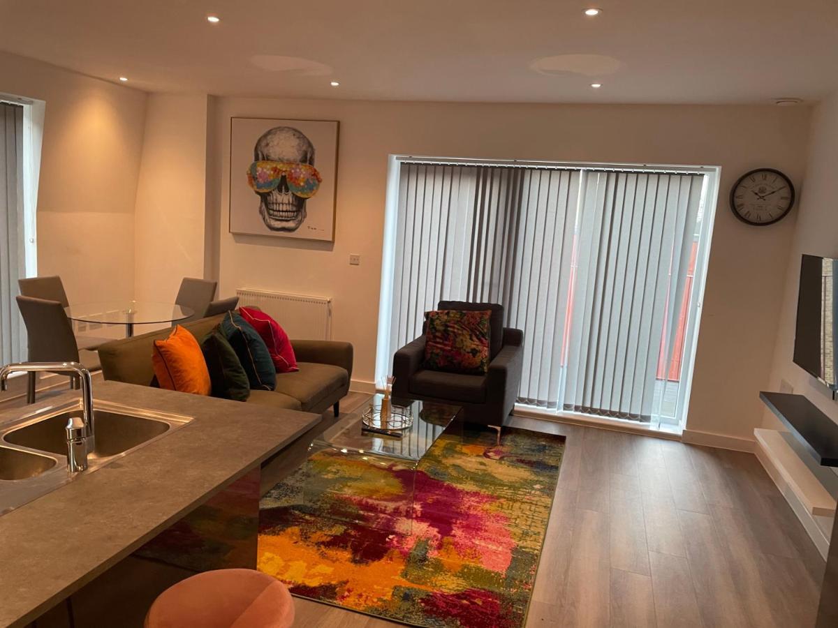 Lovely 2 Bed Apartment With Parking London Bagian luar foto