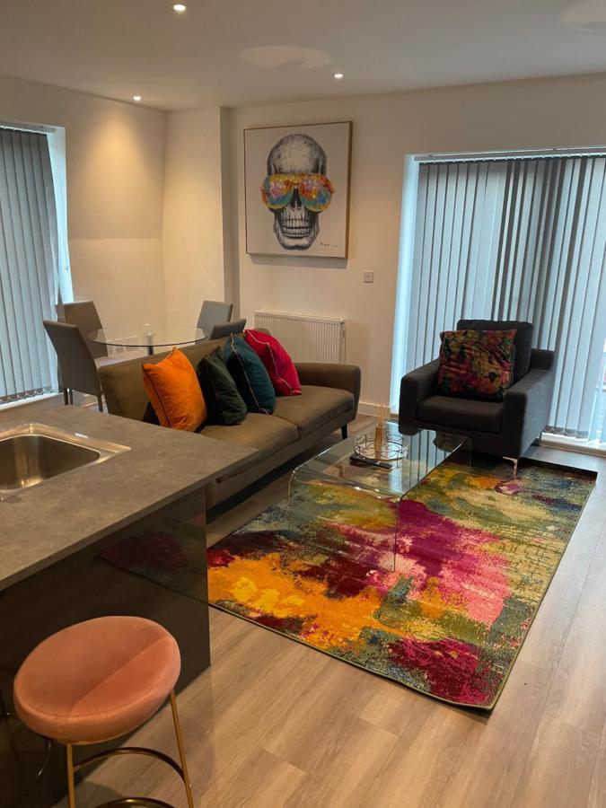 Lovely 2 Bed Apartment With Parking London Bagian luar foto