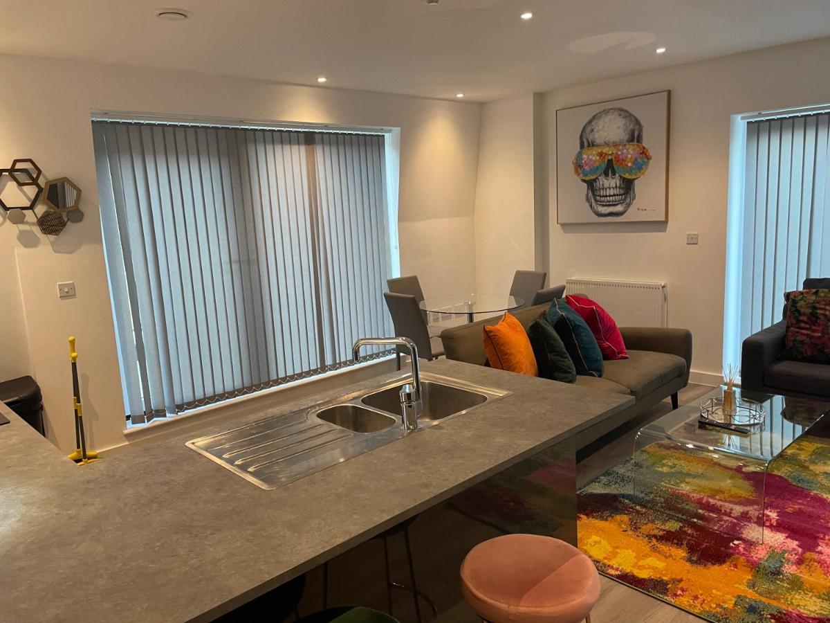 Lovely 2 Bed Apartment With Parking London Bagian luar foto